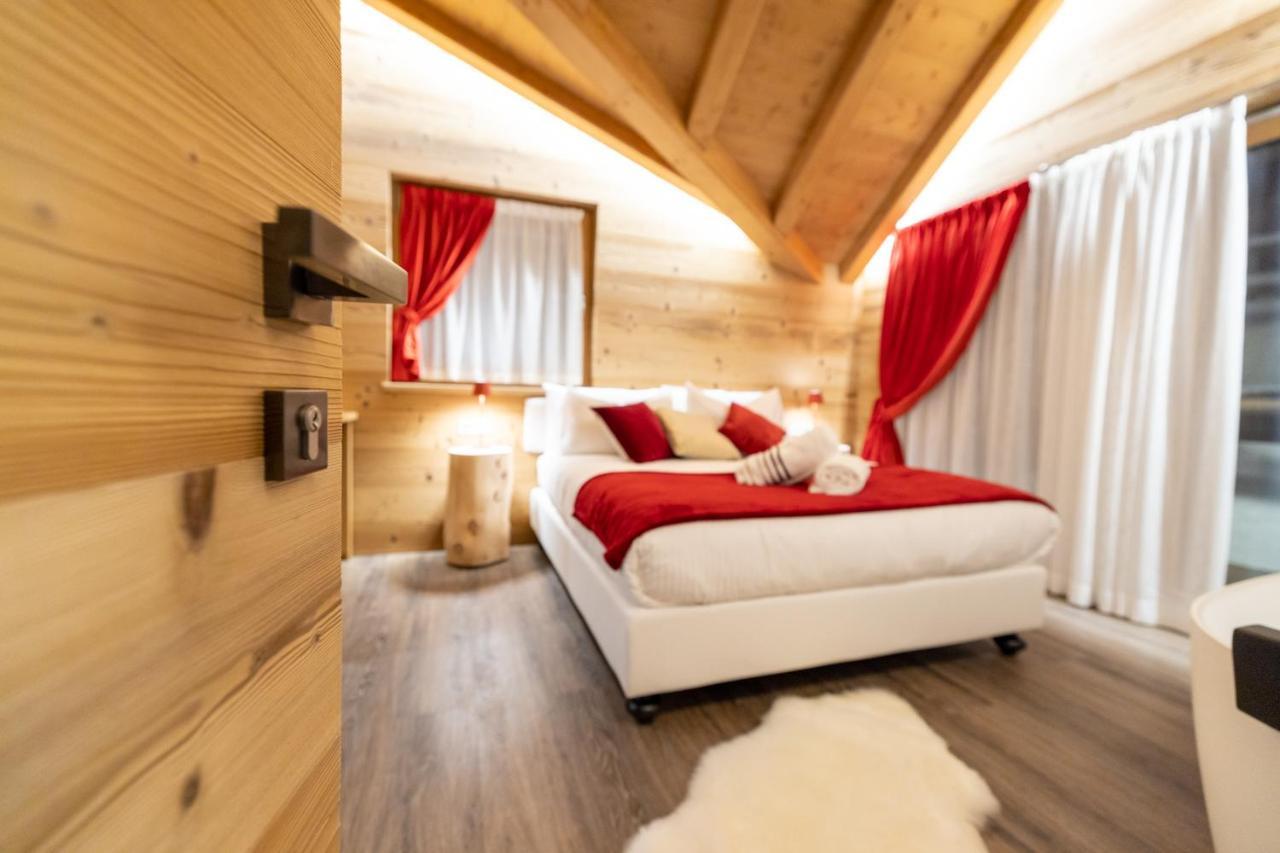 Chalet Imbosc'Che - 5 Beautiful Rooms In Charming B&B Livigno Exterior photo