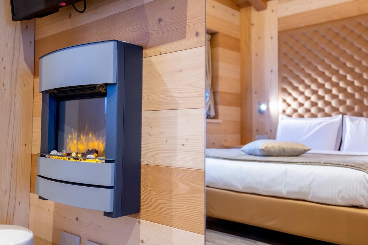 Chalet Imbosc'Che - 5 Beautiful Rooms In Charming B&B Livigno Exterior photo